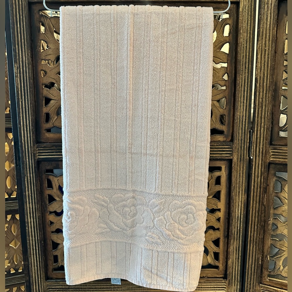 Vintage COLORMATE By Cannon Mills For Sears Light Pink Embossed Rose Bath Towel.
